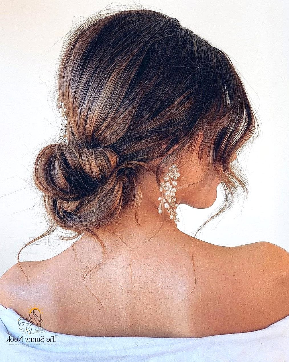 17 Bridesmaid Hairstyles For Short Hair That Are Both Cute and Low Maintenance 18 Simple Tucked-Back Waves