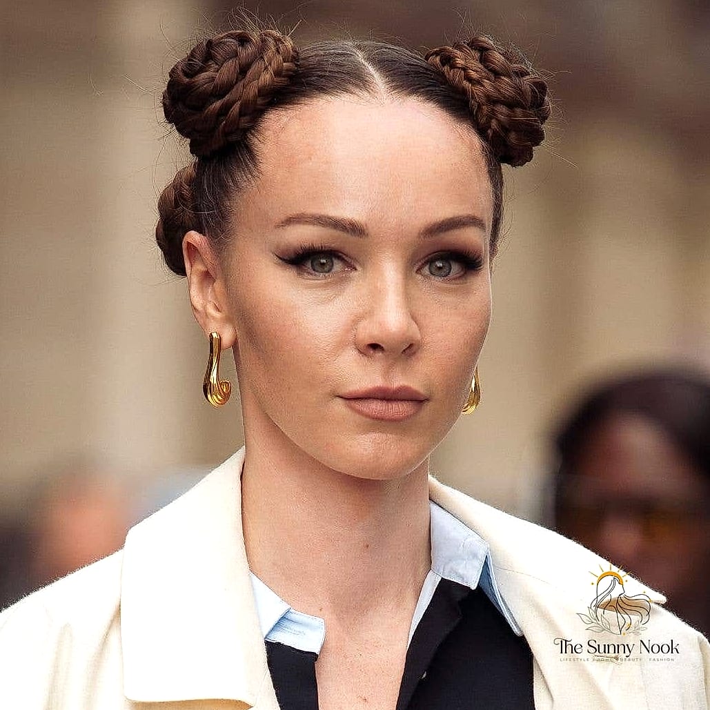 17 90S 2000S Hairstyles That Prove This Trend Is Here to Stay 9 Space Buns