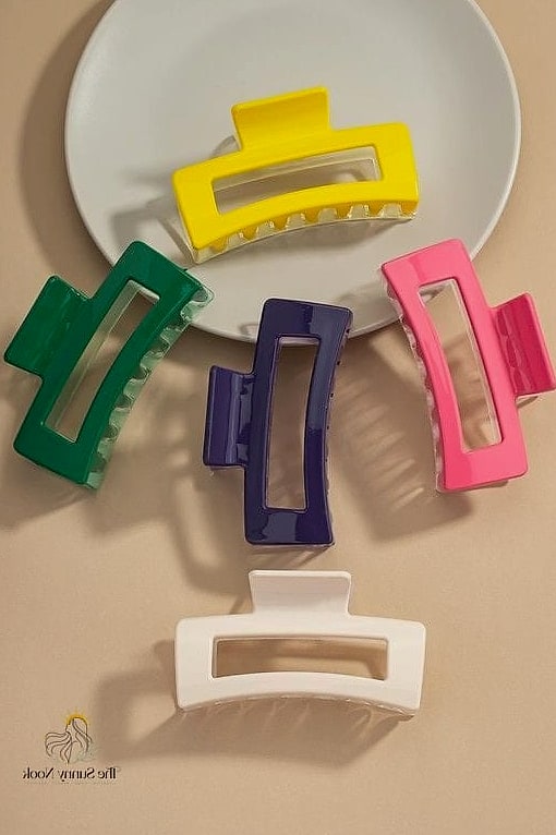 Two-Toned Claw Clip Style for Extra Dimension