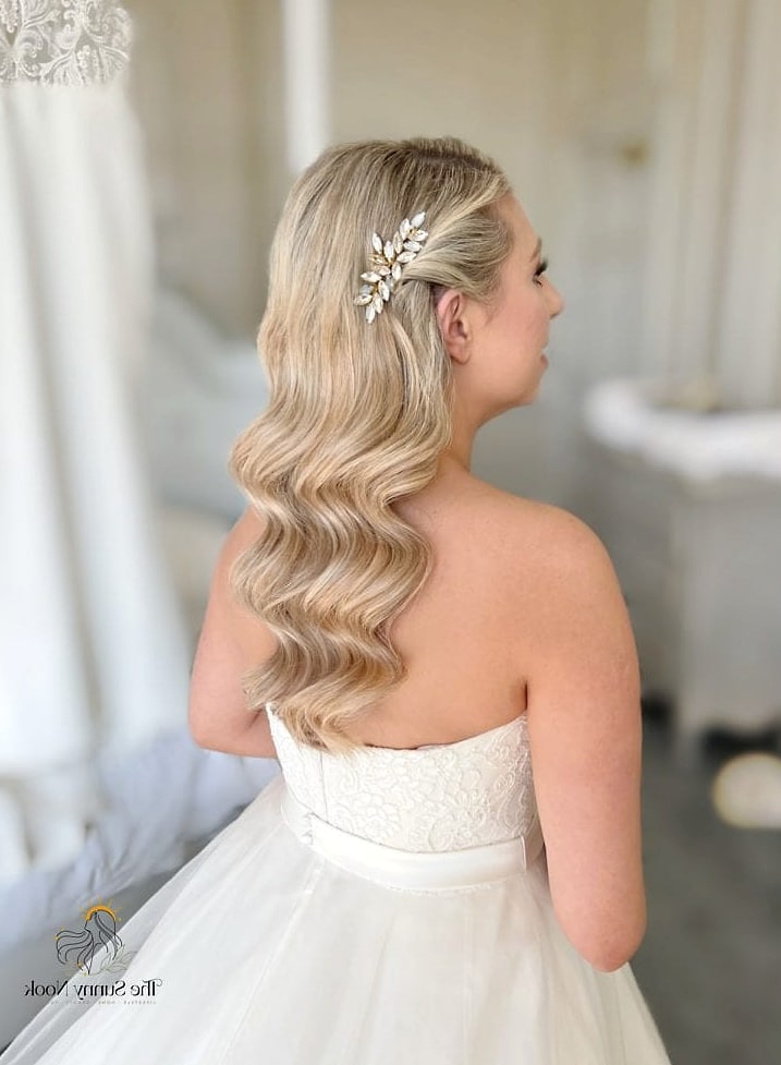 22 Elegant Hairstyles For Wedding Guest That Prove This Trend Is Here to Stay 19 Vintage-Inspired Finger Waves