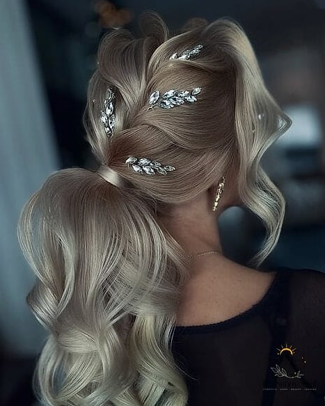 17 Gorgeous Short Ponytail Hairstyles Black Women for Every Hair Type 14 The Voluminous Crown Pony