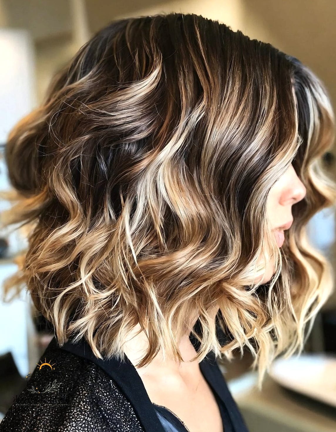 15 Gorgeous Wavy Hairstyles Short Hair for Every Hair Type 9 Voluminous Wavy Lob