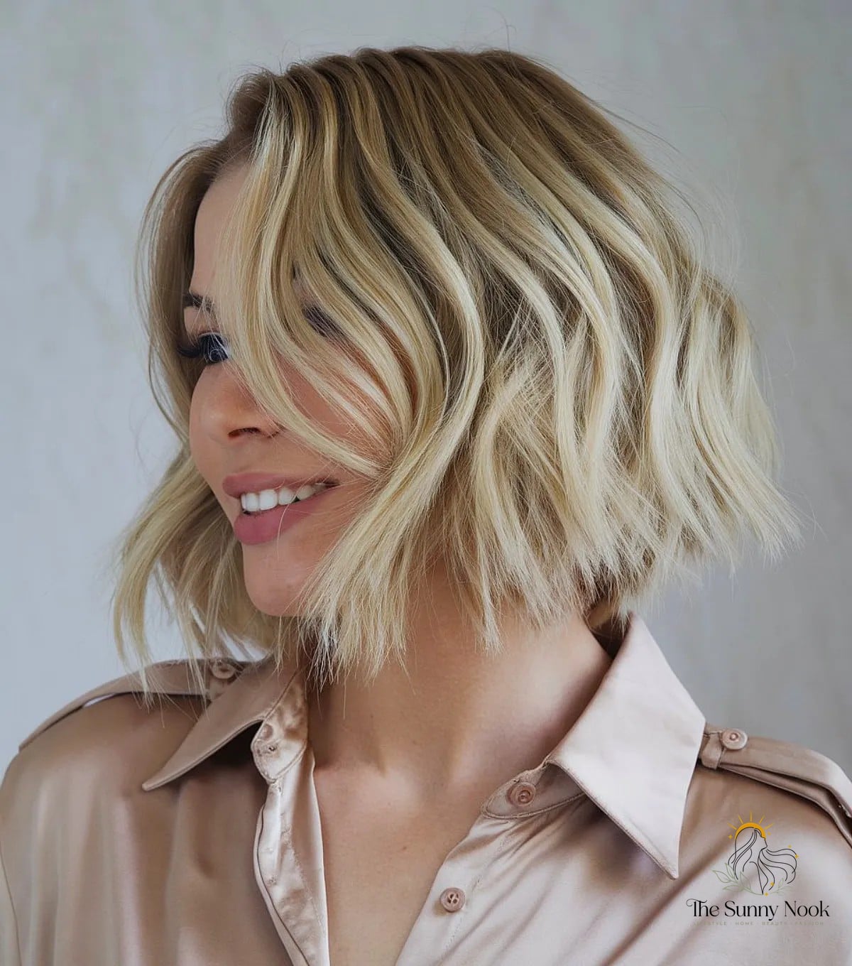 15 Gorgeous Wavy Hairstyles Short Hair for Every Hair Type 4 Wavy Blonde Bob with Jagged Ends for Thick Hair