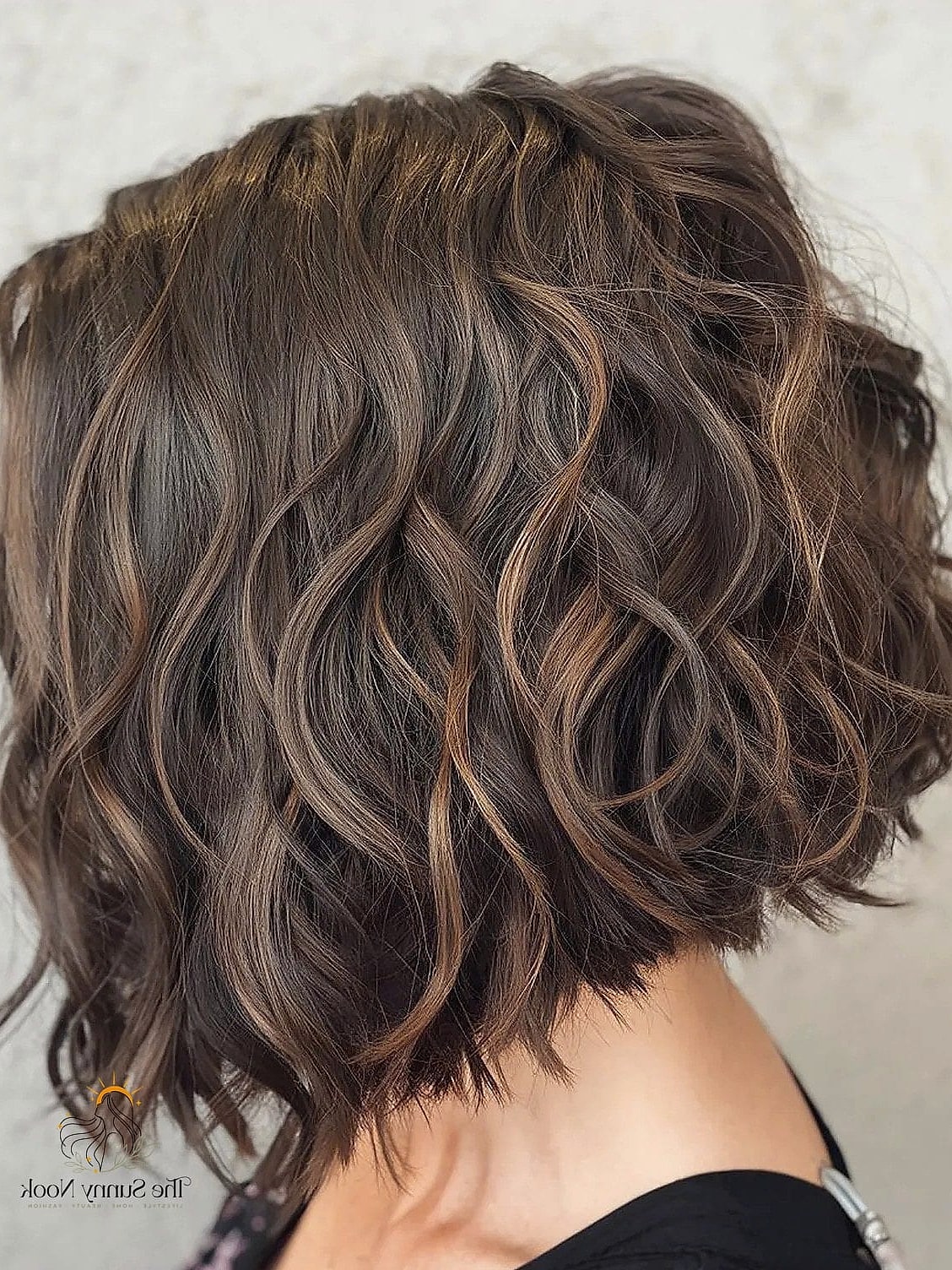 15 Gorgeous Wavy Hairstyles Short Hair for Every Hair Type 12 Wavy Inverted Bob with Highlights