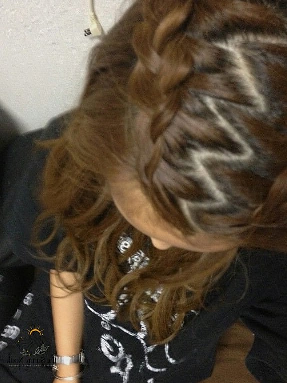 21 Cute Y2K Hairstyles Inspo That's Giving Us Everything 7 The Zigzag Middle Part